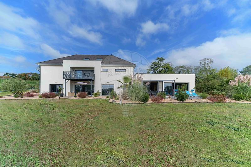 Villa - 277 m² - 10 pièces