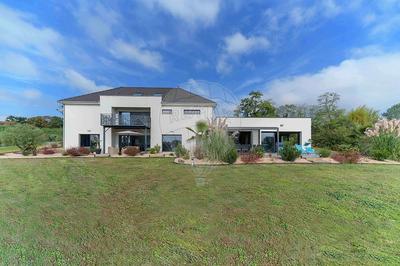 Villa - 277 m² - 10 pièces