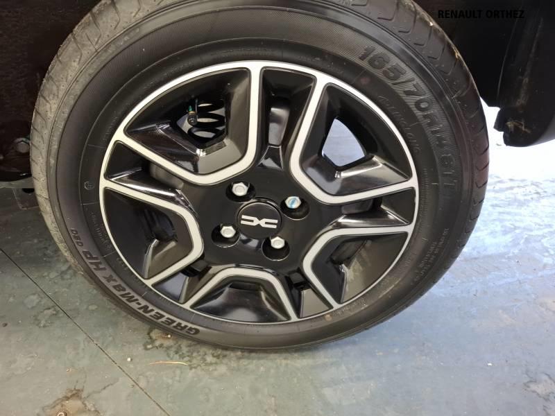 Dacia Spring Essential -23b