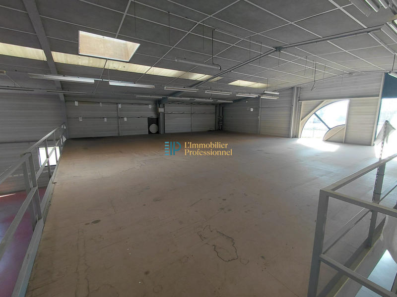 Local d'activités - 940 m²