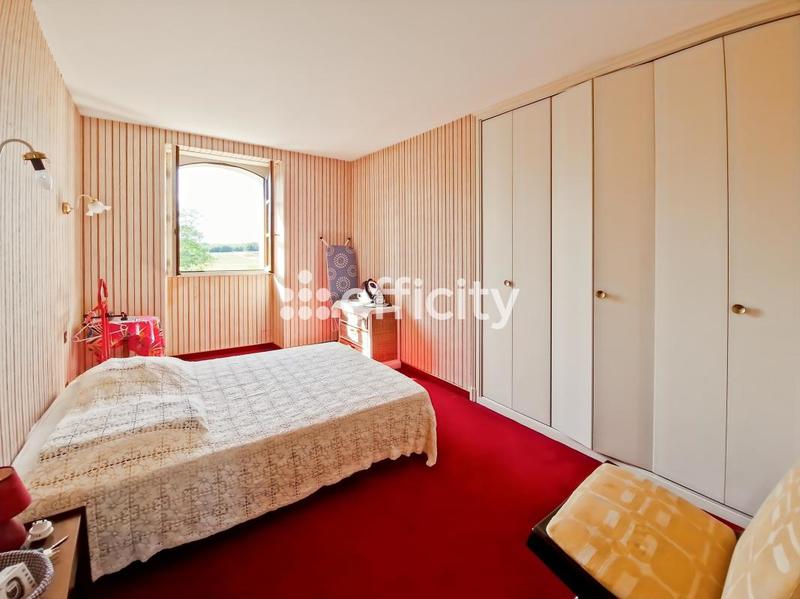 Maison - 245 m² - 11 pièces