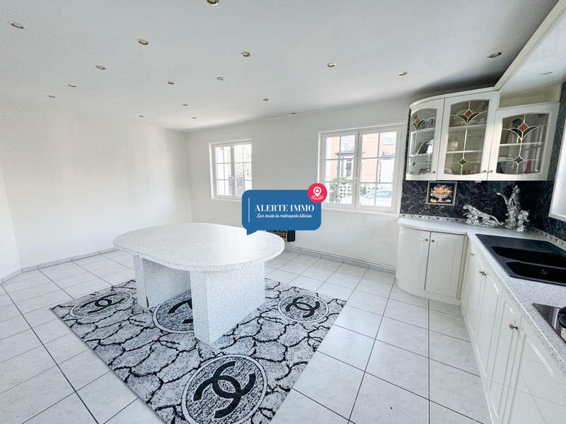 Maison - 203 m² - 5 pièces