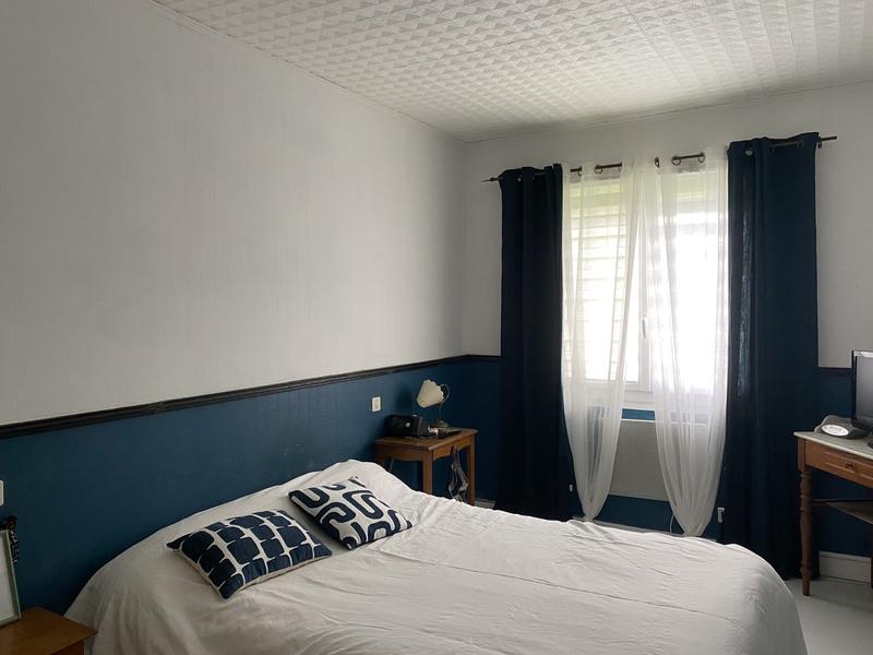 Maison traditionnelle - 220 m² - 10 pièces