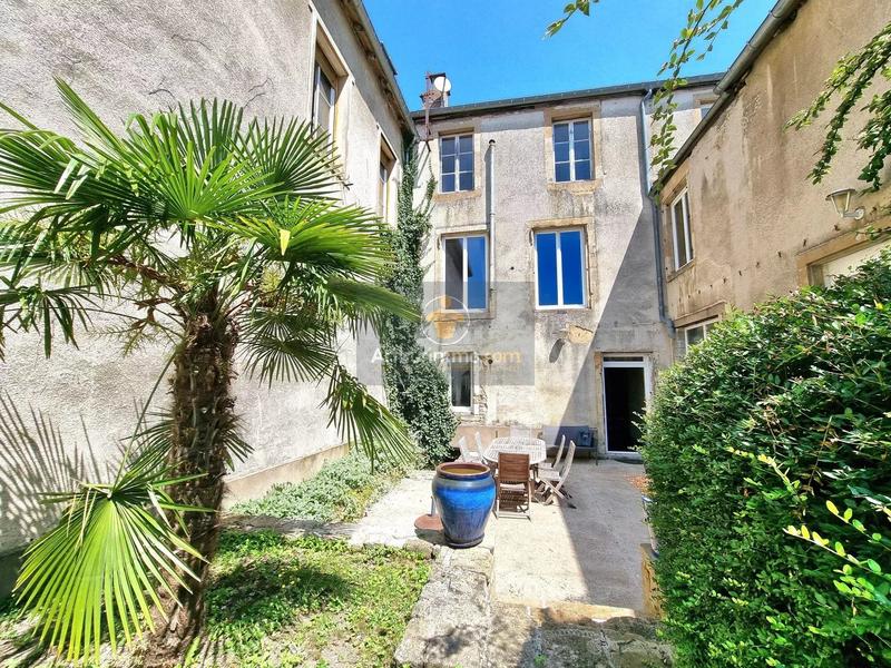 Maison - 325 m² - 10 pièces