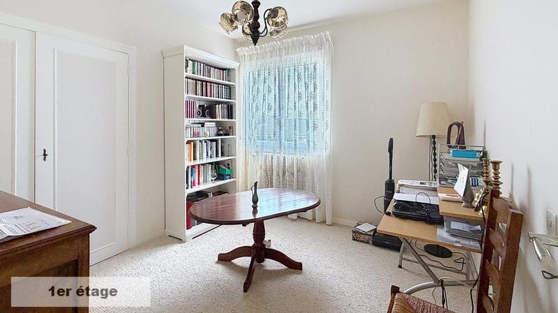 Maison - 220 m² - 8 pièces