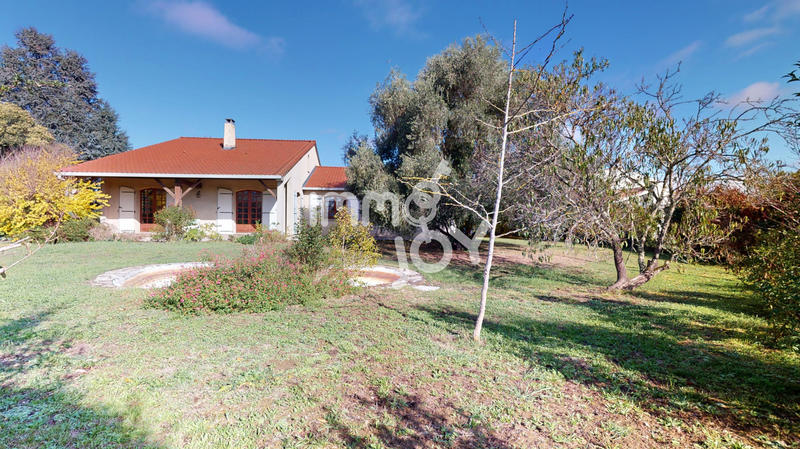 Maison - 220 m² - 8 pièces