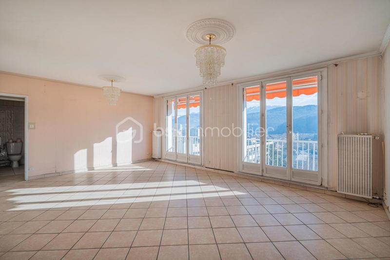 Appartement - 83 m² - 5 pièces