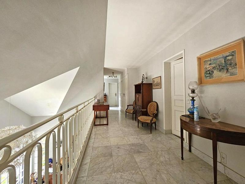 Propriété - 318 m² - 8 pièces