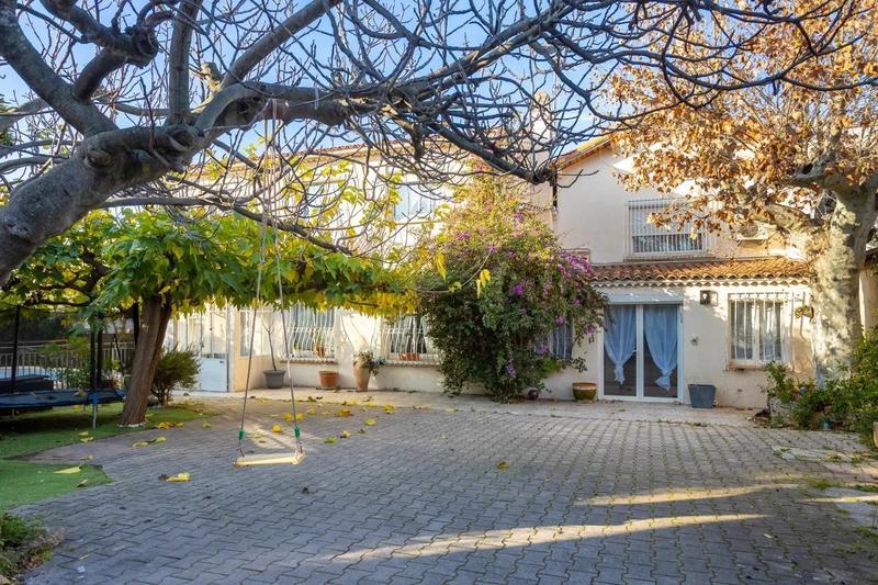 Appartement - 196 m² - 6 pièces