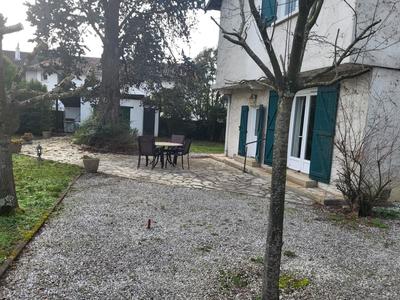 Maison - 220 m² - 8 pièces