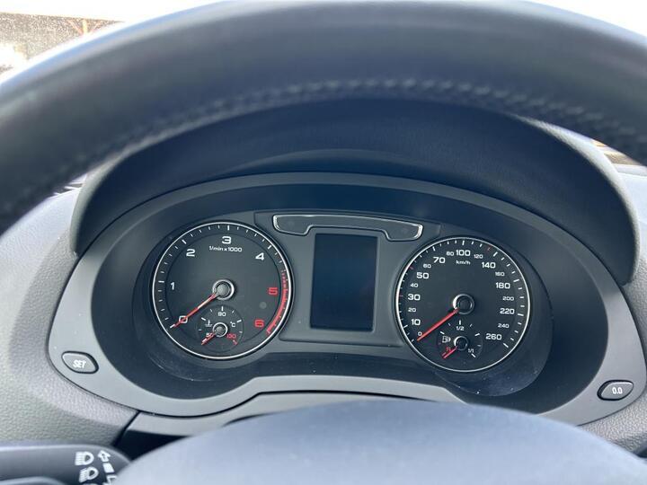 Audi Q3 (2) 2.0 Tdi 184 Business Line Quattro s tronic