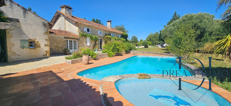 Maison - 308 m² - 5 pièces