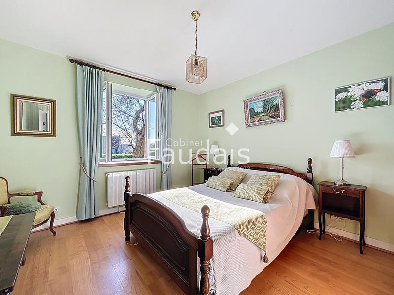 Maison - 267 m² - 11 pièces