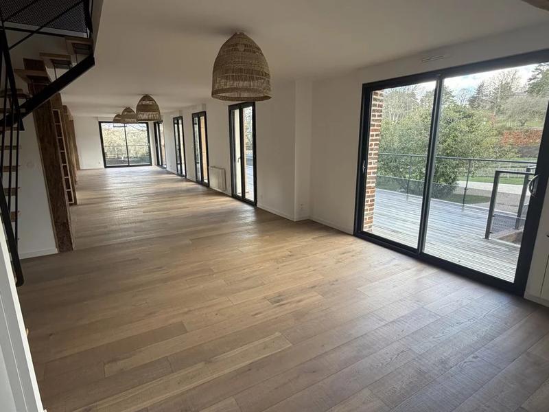 Propriété - 205 m² - 6 pièces