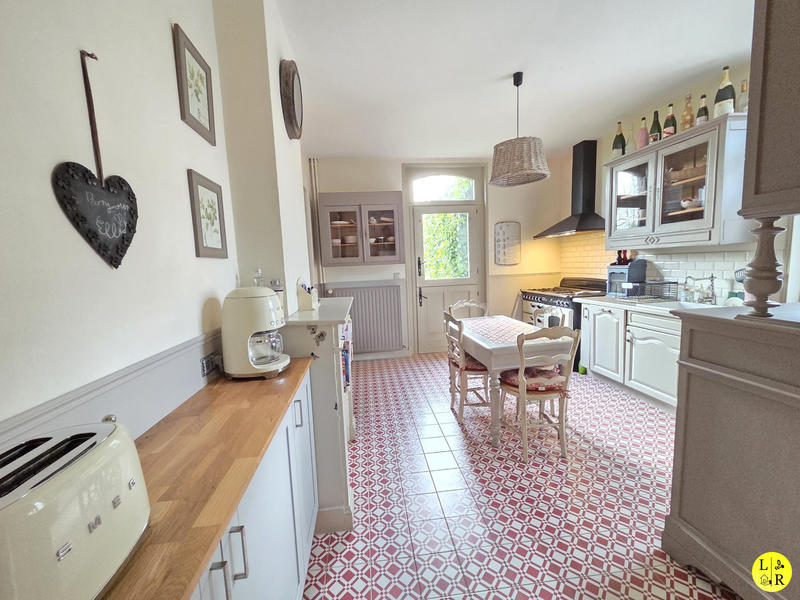 Maison - 327 m² - 10 pièces