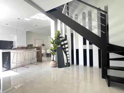 Maison - 98 m² - 5 pièces