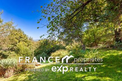 Maison - 223 m² - 7 pièces