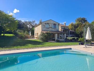 Maison - 283 m² - 10 pièces