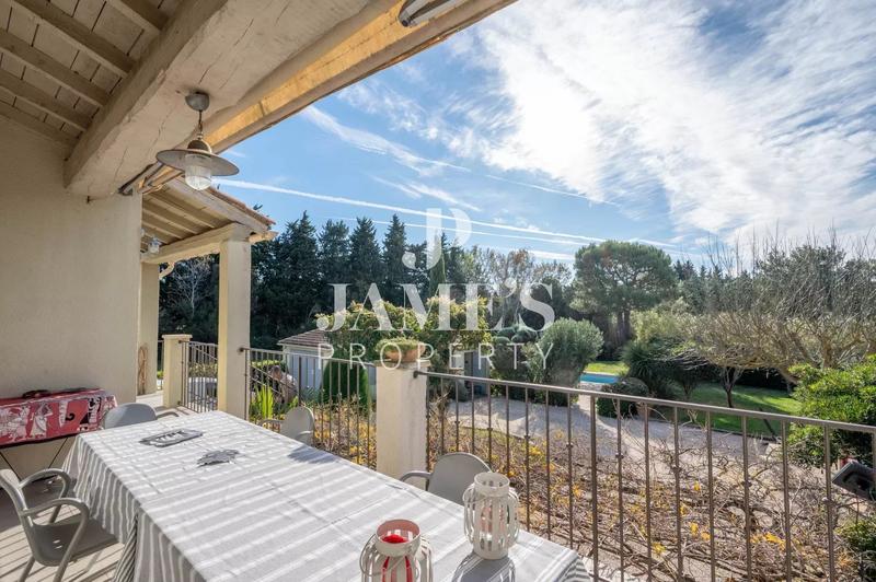 Maison - 210 m² - 8 pièces