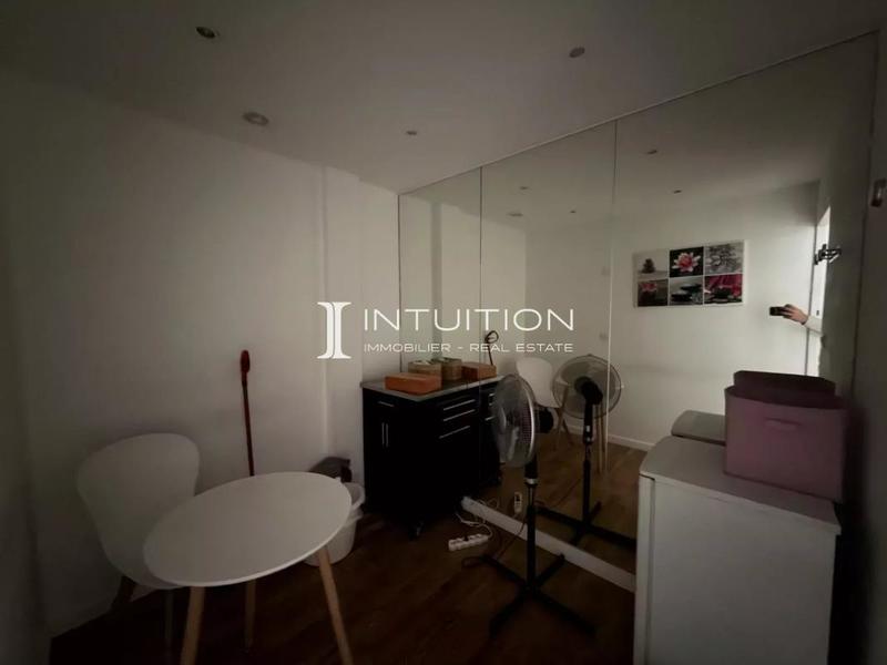 Local commercial - 82 m² - 8 pièces