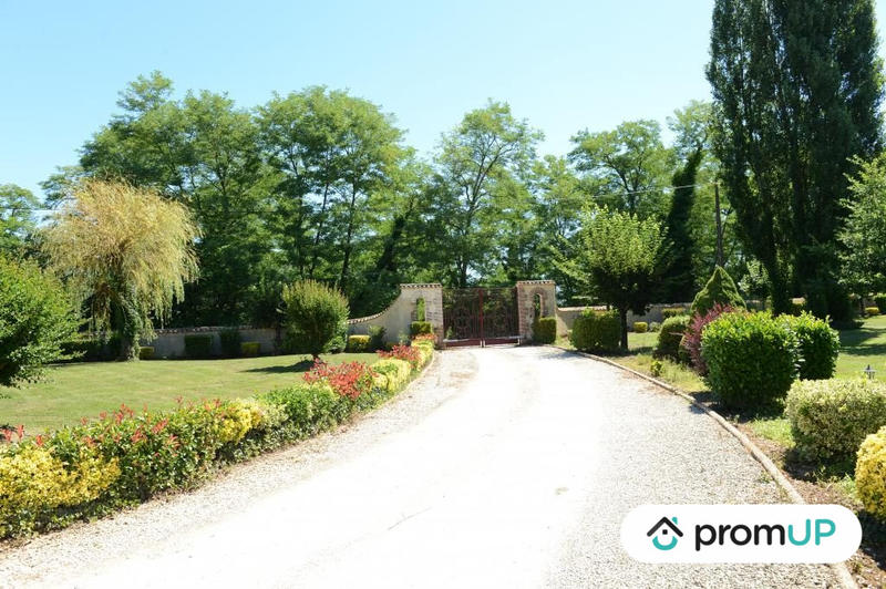 Maison - 780 m² - 18 pièces