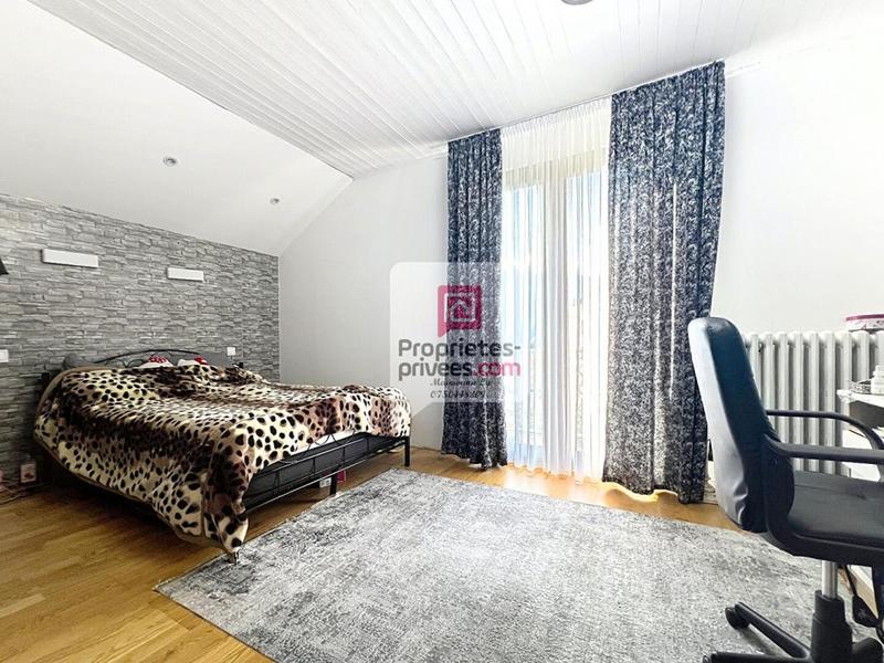 Maison - 240 m² - 18 pièces