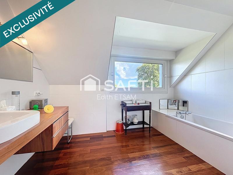 Maison - 237 m² - 7 pièces