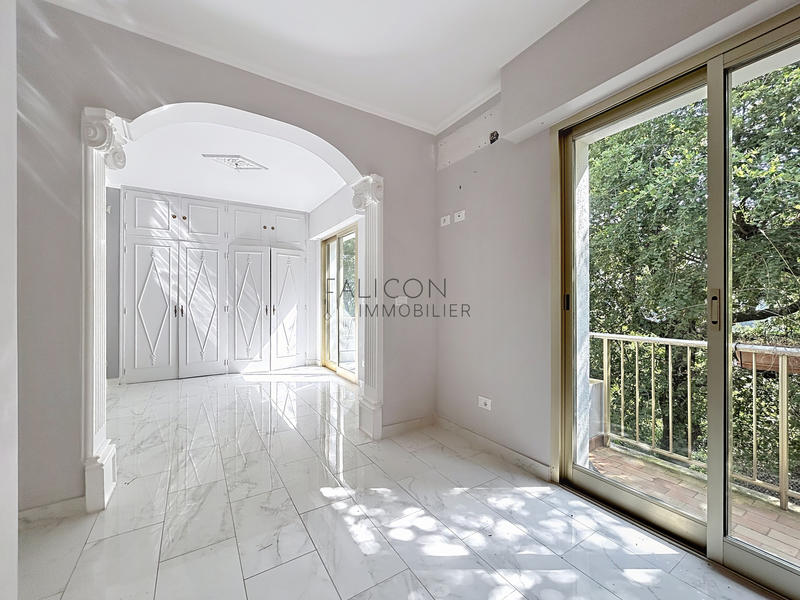 Villa - 320 m² - 8 pièces