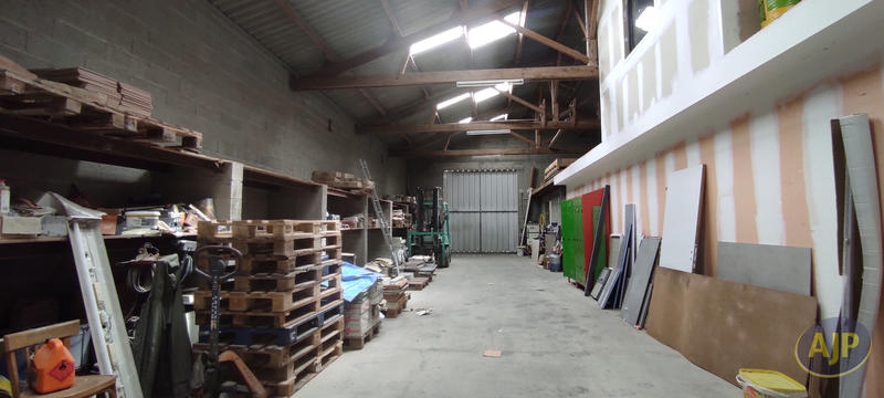 Local d'activité / Entrepôt - 288 m²