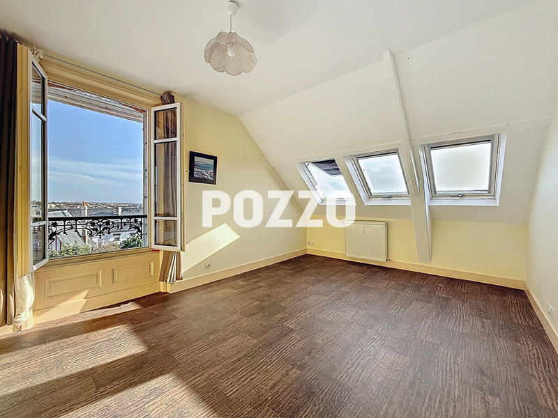 Maison - 201 m² - 8 pièces