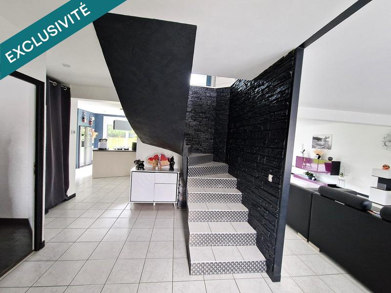 Maison - 225 m² - 7 pièces