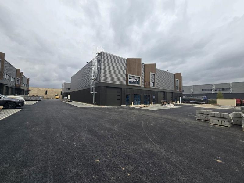 Local d'activités - 239 m²