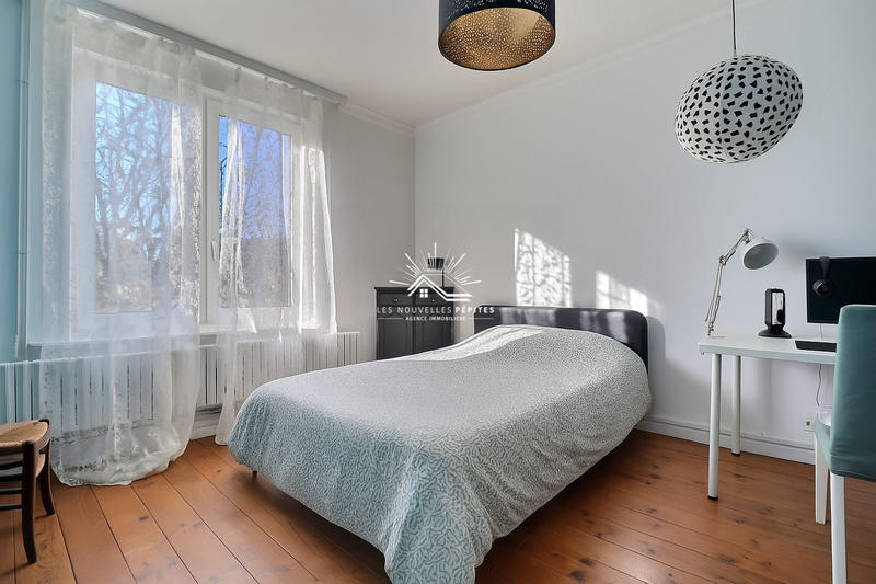 Maison - 240 m² - 10 pièces