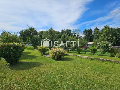 Maison - 275 m² - 8 pièces