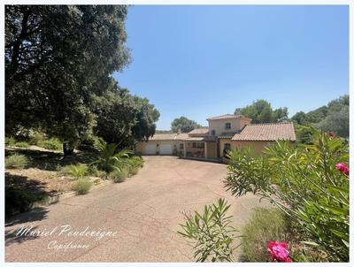 Maison - 142 m² - 8 pièces