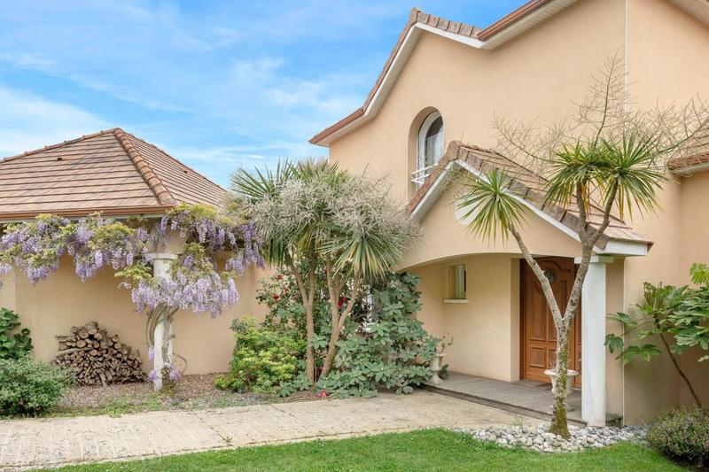 Villa - 233 m² - 12 pièces