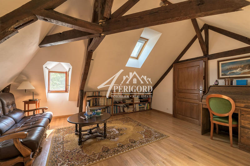 Maison - 227 m² - 14 pièces