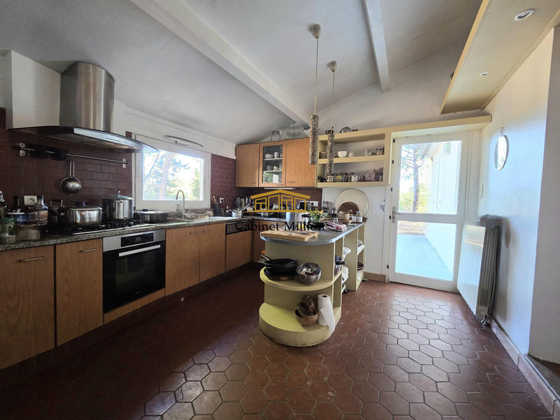 Maison - 200 m² - 6 pièces