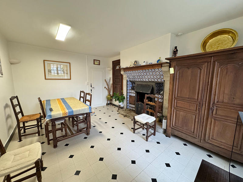 Maison - 220 m² - 10 pièces