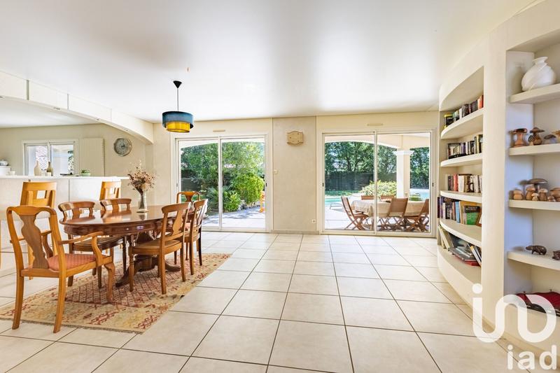 Maison - 230 m² - 7 pièces