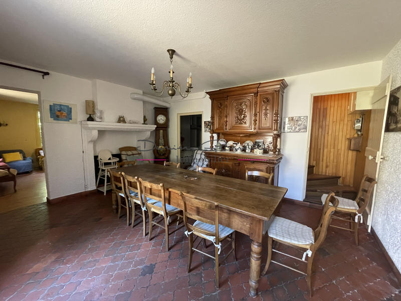 Propriété - 256 m² - 8 pièces