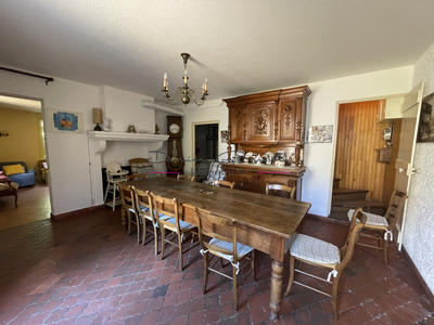 Propriété - 256 m² - 8 pièces