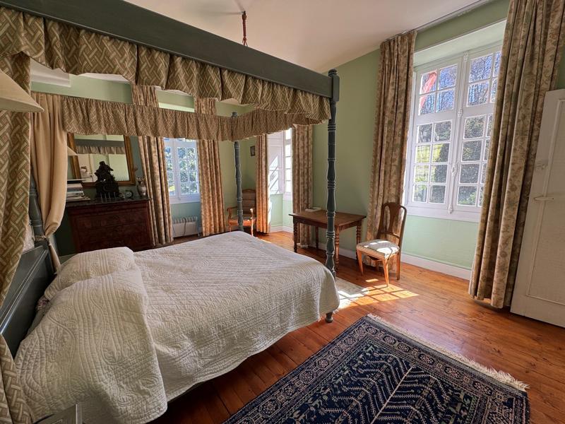 Maison - 355 m² - 15 pièces