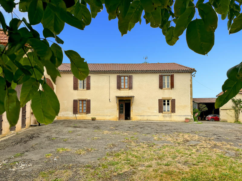 Propriété - 252 m² - 8 pièces