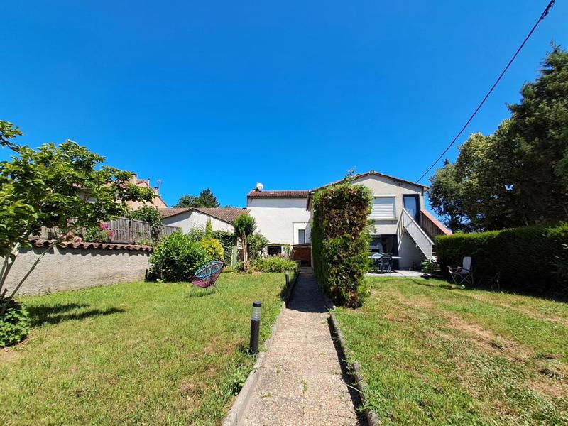 Maison - 200 m² - 8 pièces