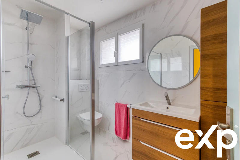 Maison - 121 m² - 7 pièces