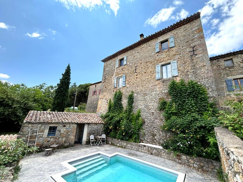 Maison en pierre - 131 m² - 4 pièces