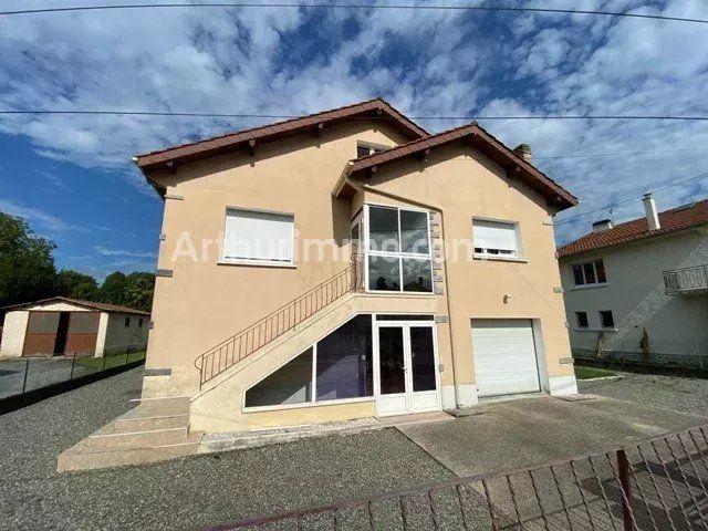 Maison - 230 m² - 6 pièces