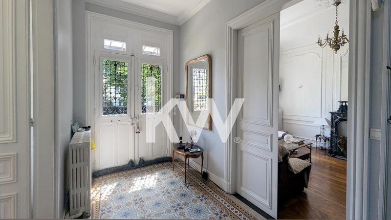 Maison - 257 m² - 10 pièces