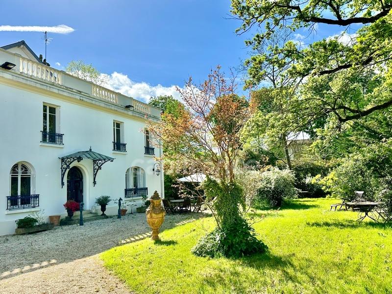 Propriété - 380 m² - 15 pièces